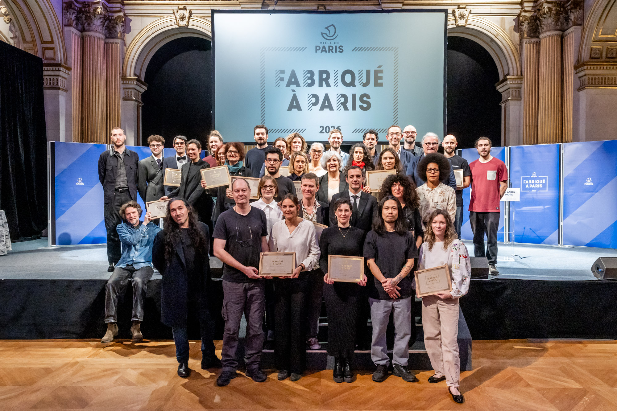 Remise du label « Fabriqué à Paris 2026 » à l’ESAT de la Bièvre, lauréat de la première place, lors de la cérémonie officielle.
